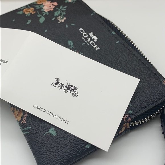 COACH COACH Corner Zip Wristlet with rose bouquet - Picture 13 of 14